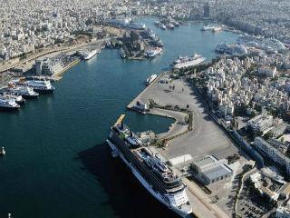 Έτσι, για πρώτη φορά, η ναυτιλιακή κοινότητα τελεί σε κατάσταση υψίστης ετοιμότητας φυγής. Μαζεύει τα μπογαλάκια της, με άλλα λόγια, γιατί δεν αντέχει τις νέες, σοβιετικού τύπου φοροεπιδρομές.